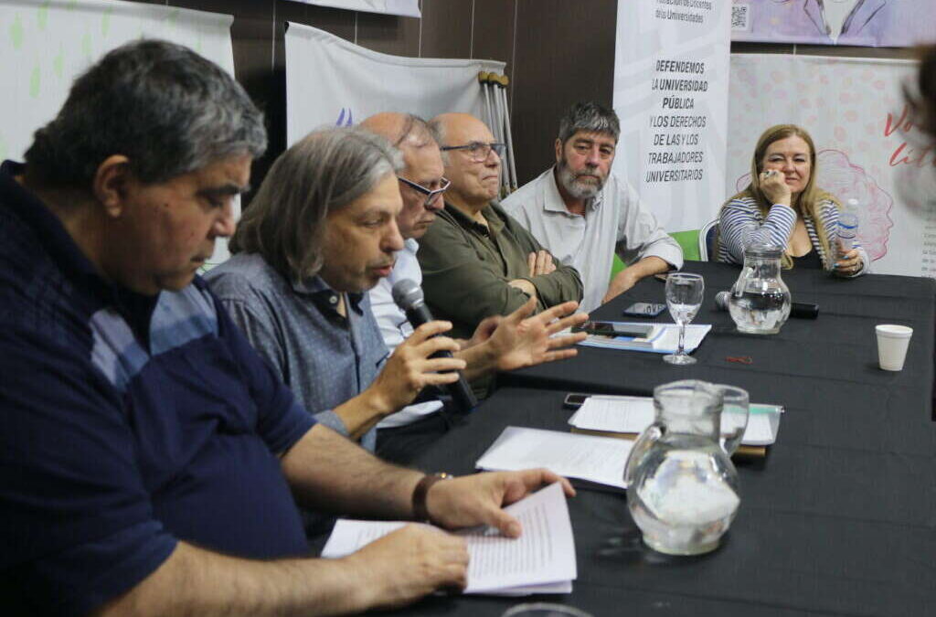 Docentes universitarios de la FEDUN volvieron a reclamar la recomposición salarial en las universidades y anuncian paro por 24 horas