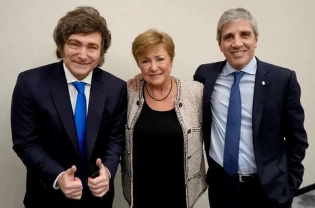 El FMI presiona al gobierno con una reforma tributaria que haga pagar ganancias a más trabajadores y modifique el monotributo