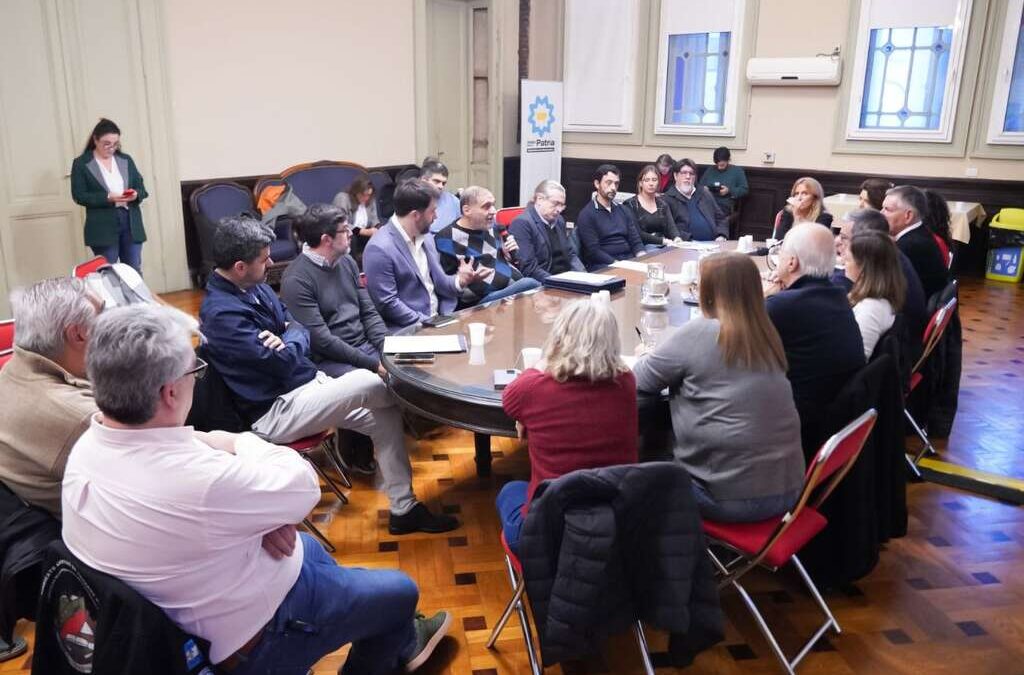 Diputados de Unión por la Patria recibieron a trabajadores marítimos y alertaron por una «ley que desregula el cabotaje» y pone en riesgo la soberanía