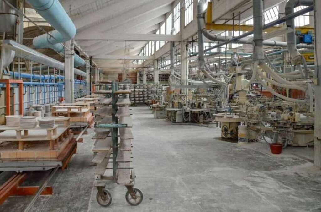 «No estamos viendo la luz al final del túnel»: la única fábrica de porcelana del país busca reducir su personal a la mitad