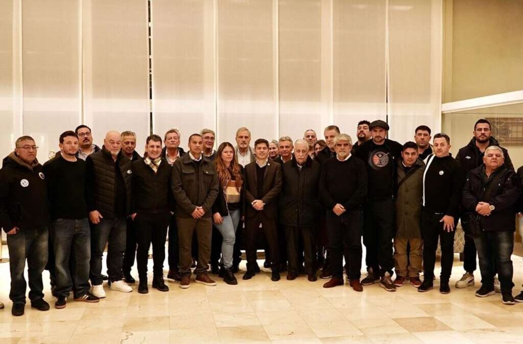 Mesa de la Pesca: Kicillof alineó a gremios y empresarios en el puerto de Mar del Plata