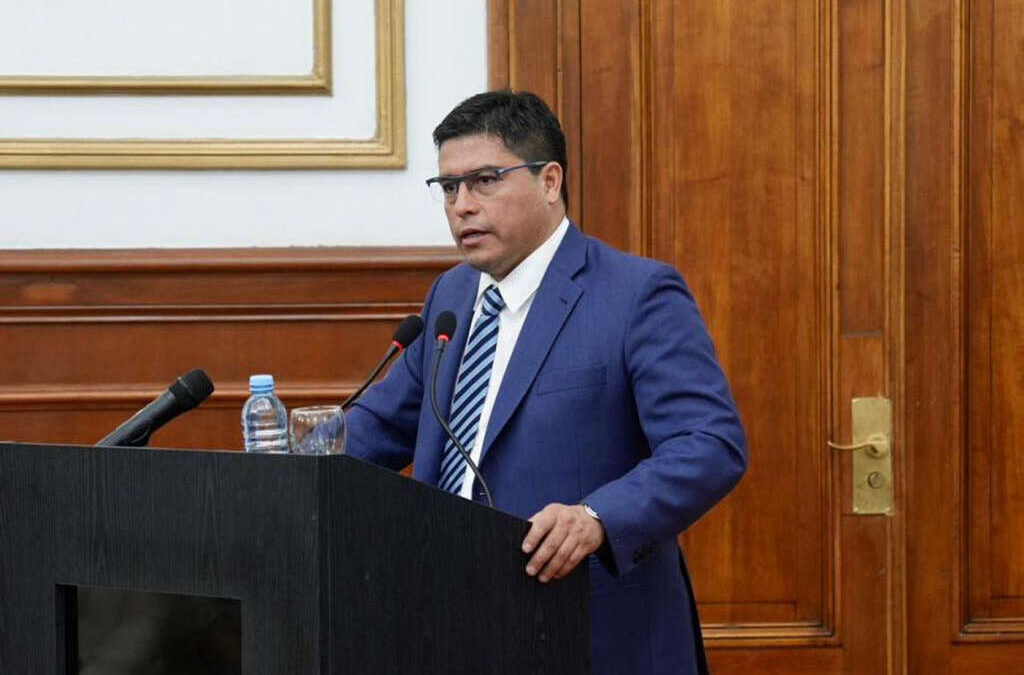 Duro panorama en la provincia del gobernador petrolero: «Hay más de 6 mil empleados petroleros en la casa»