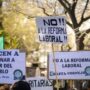 La renegociación de los convenios colectivos, según la CGT, busca “inducir una reducción de derechos”