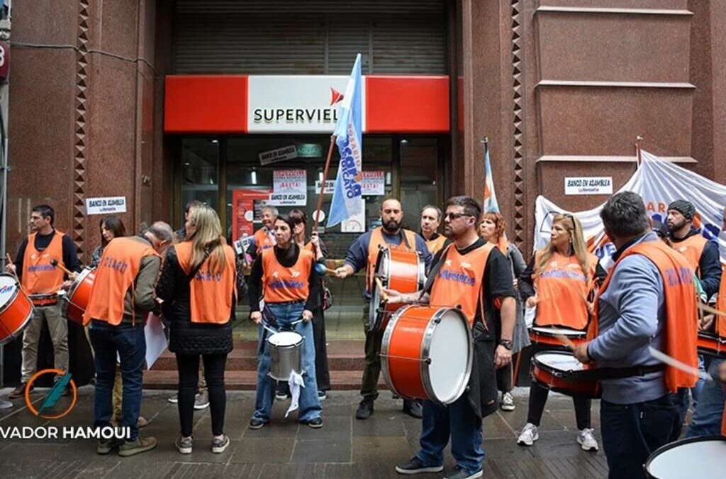 Protesta de La Bancaria: “El banco Supervielle se comporta de una manera muy brutal”