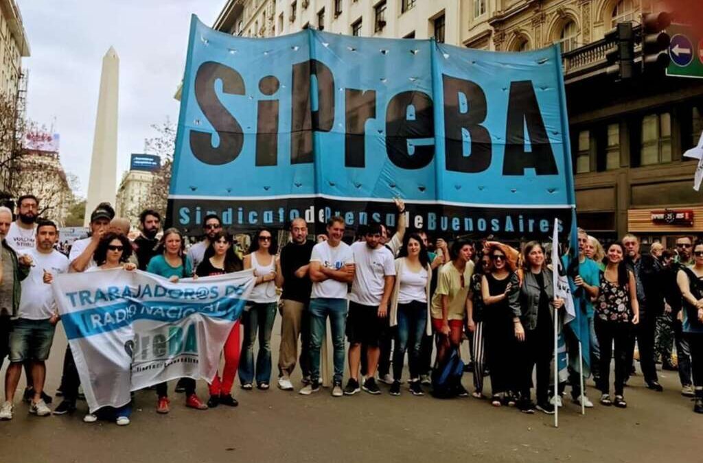 Salarios deprimidos, pluriempleo y precarización: la foto de la realidad de los trabajadores de prensa