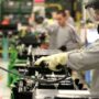 La UIA informó que cuatro de cada diez industrias reportaron caídas en producción y ventas y el 22,4% de las firmas redujo su personal