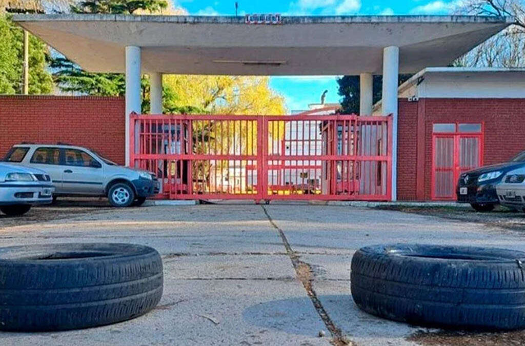Trabajadores de un frigorífico marplatense fueron a trabajar, no los dejaron entrar y los despidieron