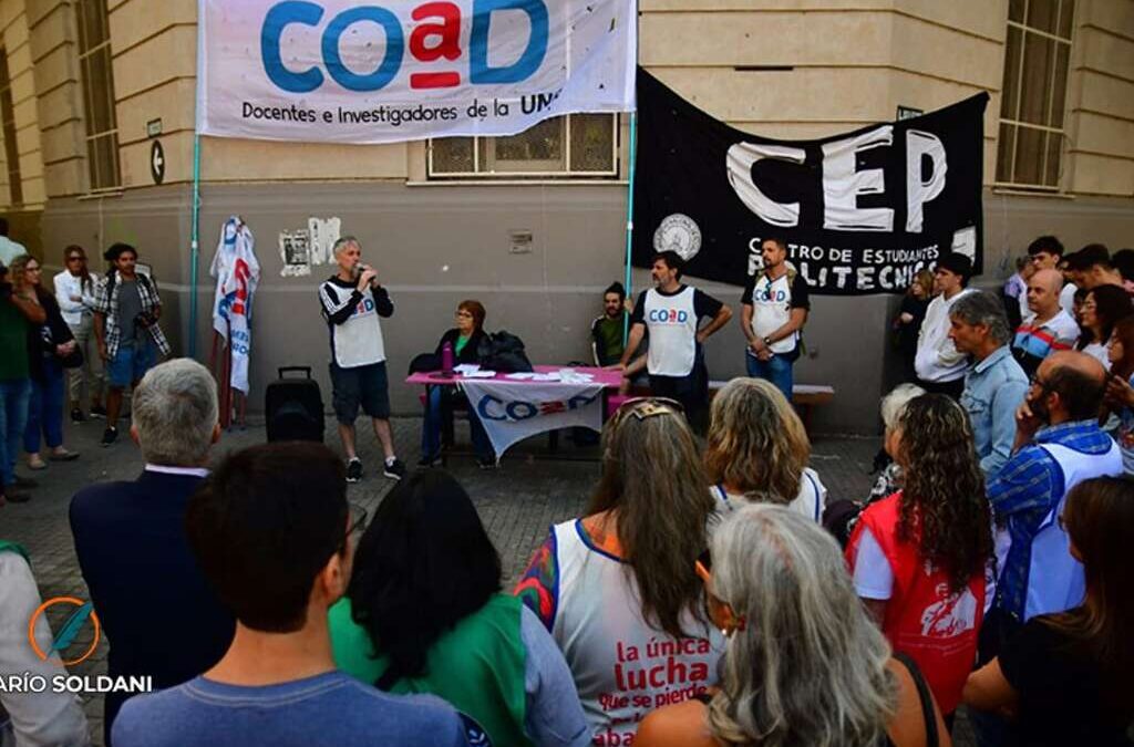 Docentes de la UNR votarán si mantienen el paro pese al acuerdo salarial firmado por Conadu