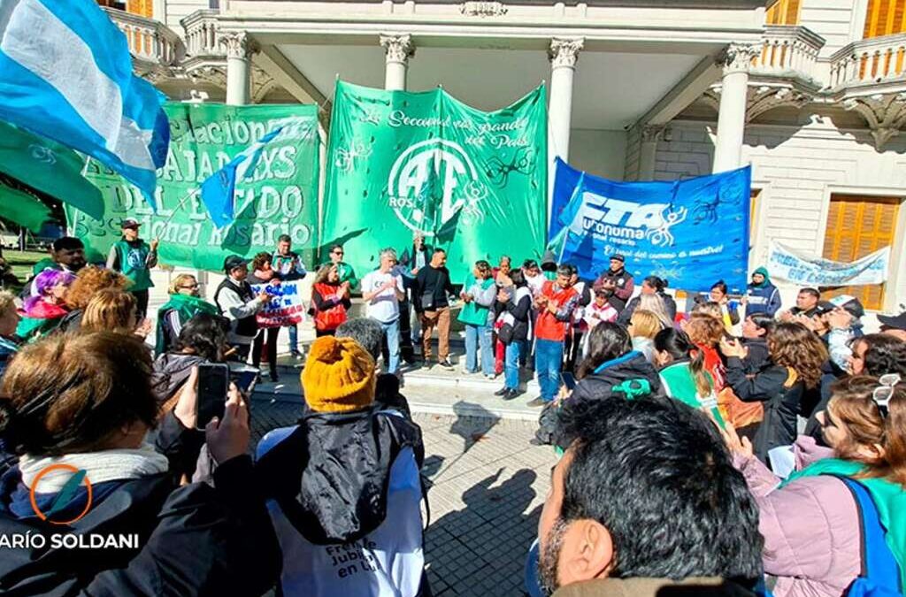 Trabajadores y jubilados realizarán un abrazo solidario al Iapos en defensa del acceso a la salud