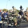 Ante los reclamos salariales, el Gobierno autorizó a los militares a trabajar como delivery, Uber o vigiladores