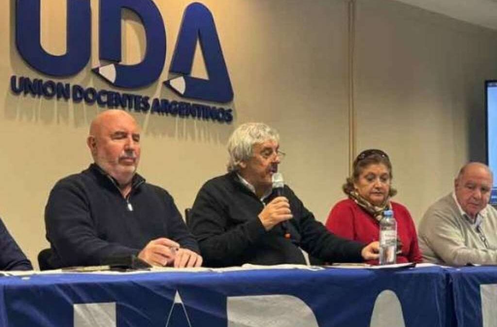 UDA se declaró en alerta y movilización: exigió «urgente» Paritaria Nacional Docente