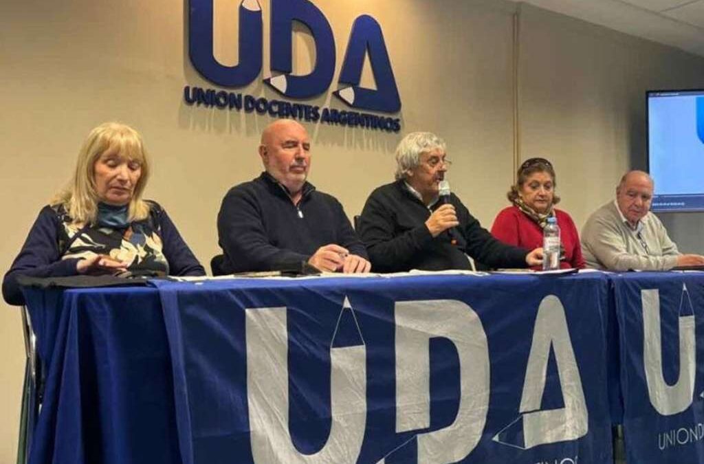 Los docentes de la CGT irán al paro si el Gobierno sigue sin convocar a discutir la Paritaria Nacional