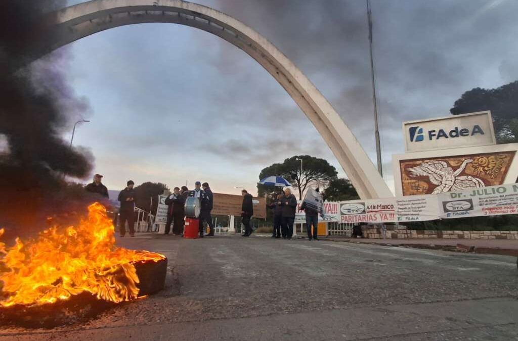 Crece el temor a un cierre total de la fábrica de aviones Fadea y los trabajadores denuncian un vacío de conducción