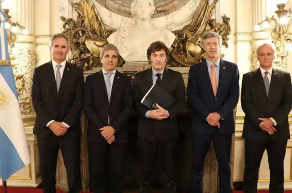El salario mínimo perdió 38% de su poder de compra durante el gobierno de Milei y ya no cubre ni una cuarta parte de la canasta básica