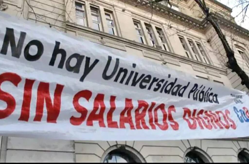 Los docentes universitarios inician protestas desde este miércoles por salarios y por la ley de financiamiento