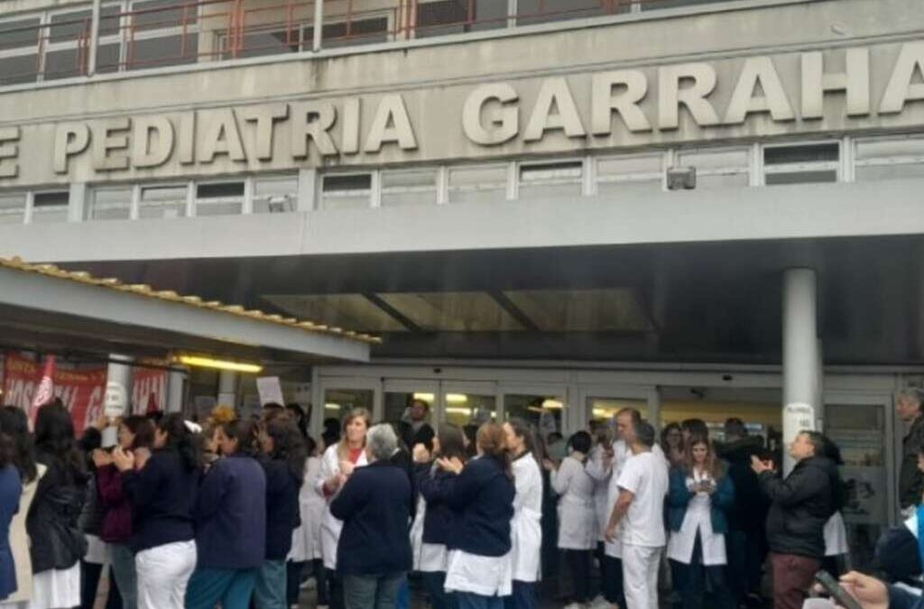 Garrahan: la dirección bloqueó una jornada de debate y habrá una protesta con científicos del Conicet