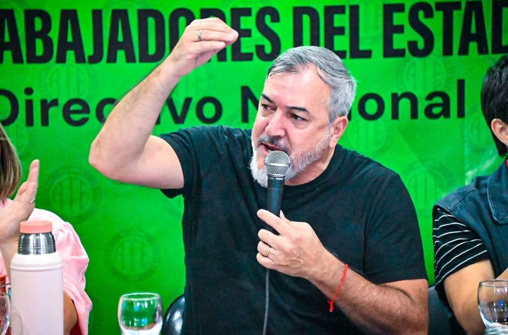 El Gobierno ahora convoca a renegociar los convenios en el Estado y desata la furia de ATE responde: «Chantaje y una extorsión»