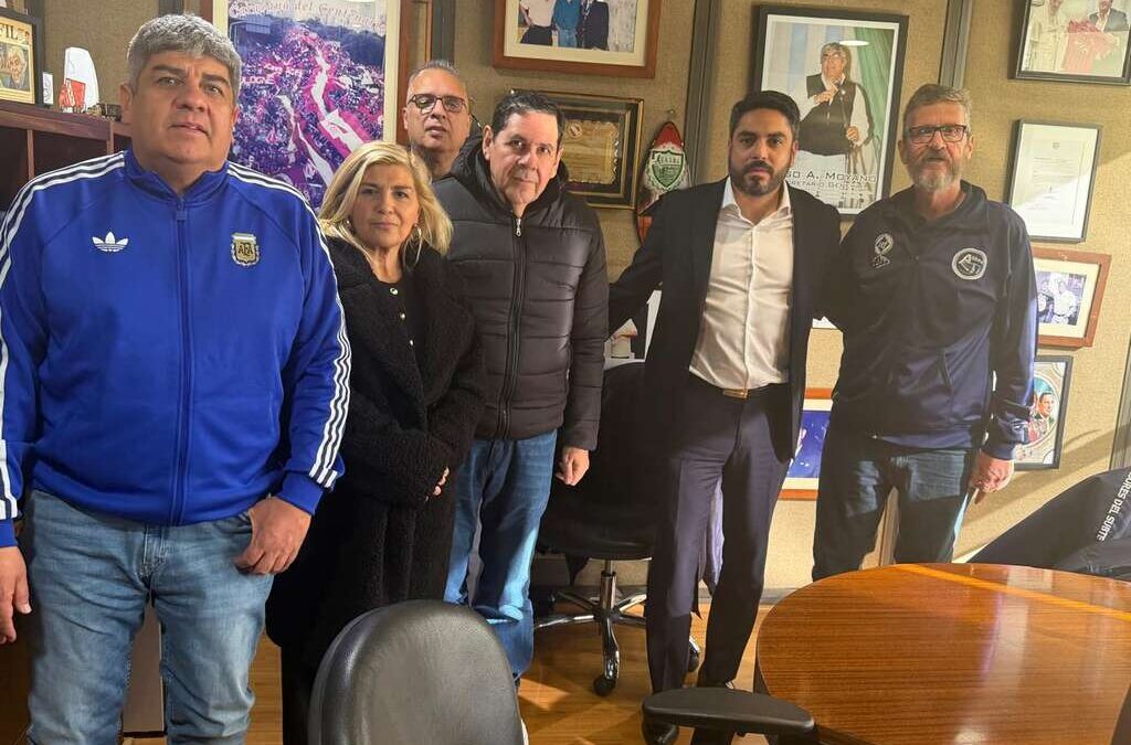 Pablo Moyano recibió a Néstor Segovia, criticó a Jorge Macri por buscar una Reforma Laboral por decreto y desafió: «Si tiene huevos que nos venga a buscar»