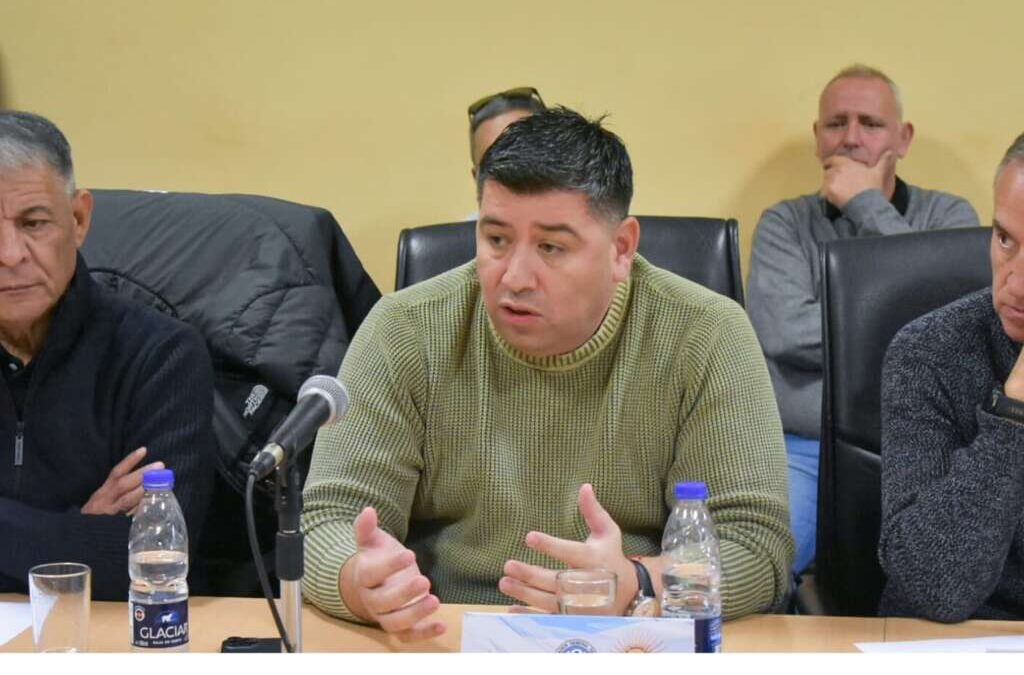 Tras un raid del triunvirato con las CTA, las Confederaciones y dirigentes combativos, la CGT se reúne para definir su estrategia contra la gestión libertaria