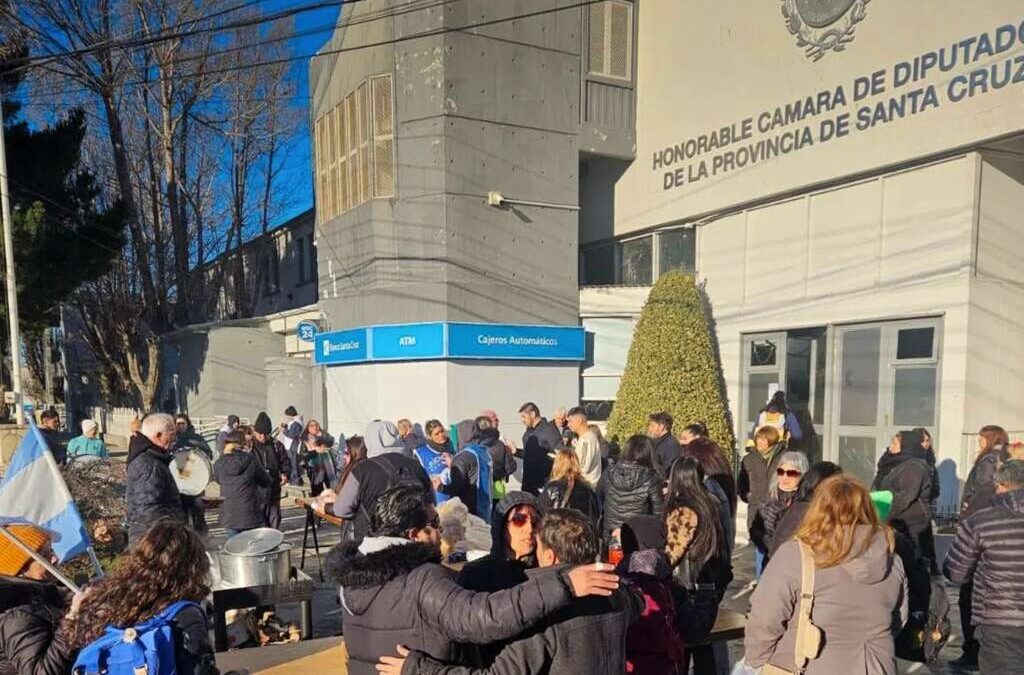 Conflicto en la Legislatura de Santa Cruz por sueldos congelados