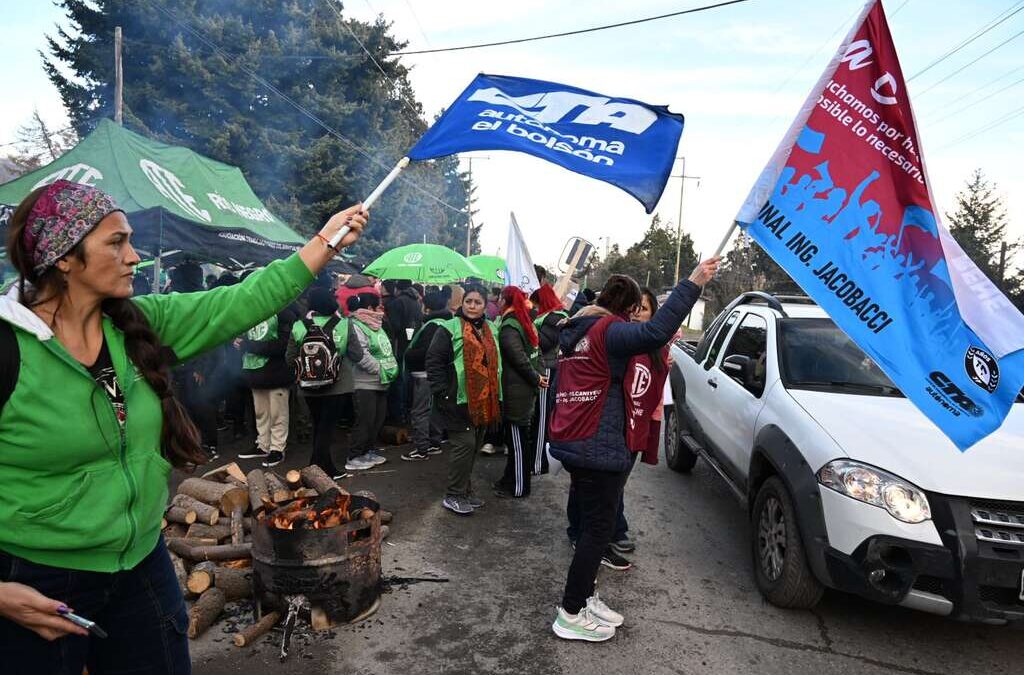 ATE Nacional encabezó una protesta en Bariloche por el despido de un dirigente gremial en CNEA