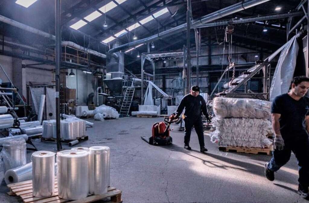 Despidos, licenciamientos, jubilaciones, retiros voluntarios y adelantamiento de jubilaciones: los industriales ya hablan de «una transformación regresiva»