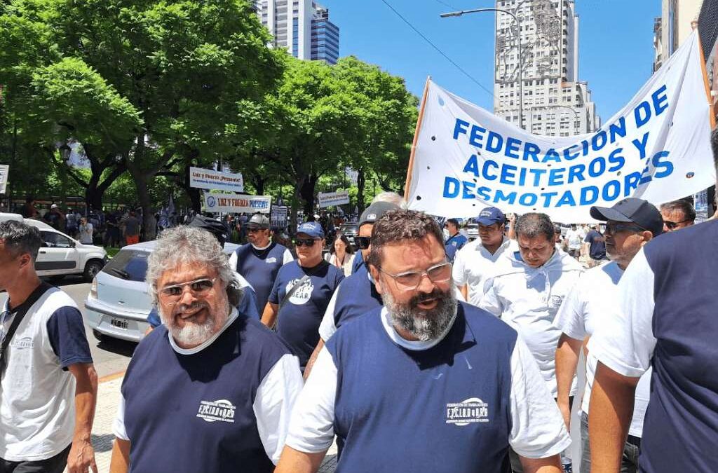 Reclamo aceitero: venció la conciliación y el conflicto salarial continúa, aunque por ahora sin paros