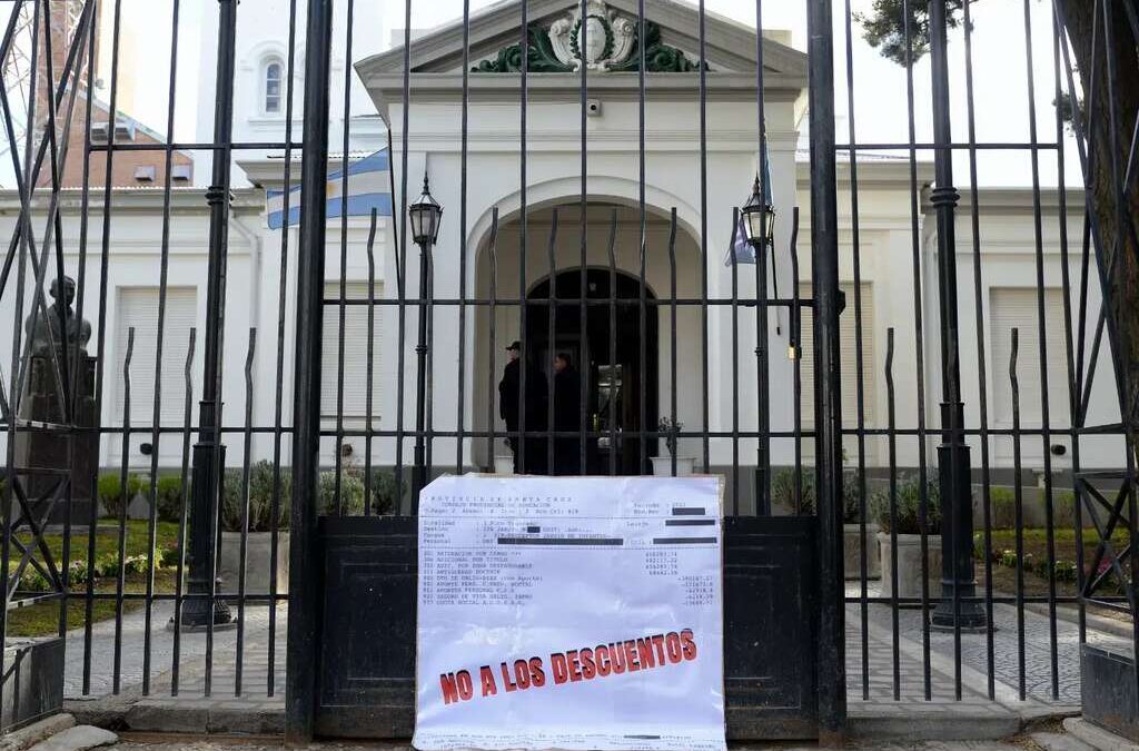 El Gobierno no mejoró la oferta a ADOSAC en paritarias