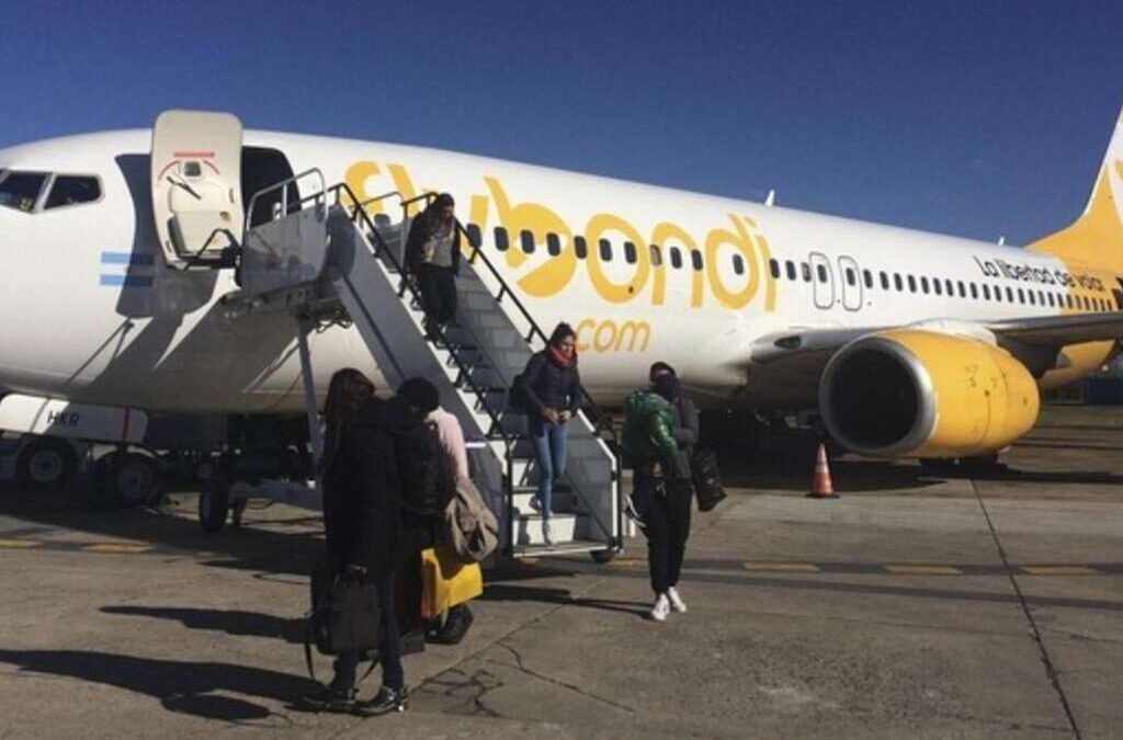 Trabajadores de Flybondi denuncian falta de pago de retiros voluntarios