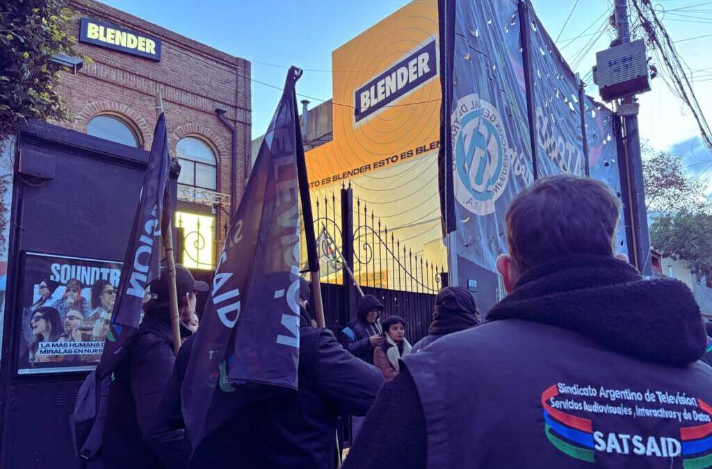Trabajadores de Televisión movilizaron para reclamar la reincorporación de los despedidos de Blender