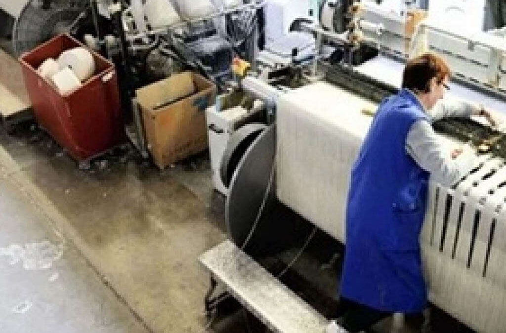 La industria textil opera con apenas 4 de cada 10 máquinas y lidera los despidos en la era Milei