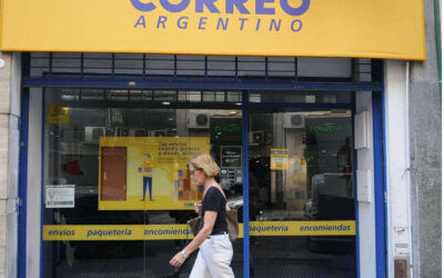 El Gobierno acelera la privatización de Correo Argentino con el cierre de 300 sucursales, despidos y un plan que deja pueblos sin servicio