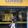 El Gobierno acelera la privatización de Correo Argentino con el cierre de 300 sucursales, despidos y un plan que deja pueblos sin servicio