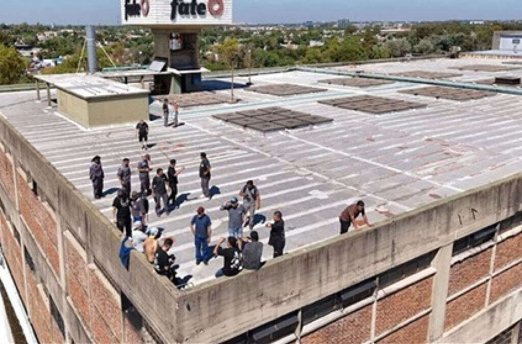 Fate envió 6 camiones escoltados con policías a retirar cubiertas a la planta de San Fernando y el Sutna habla de «provocación»