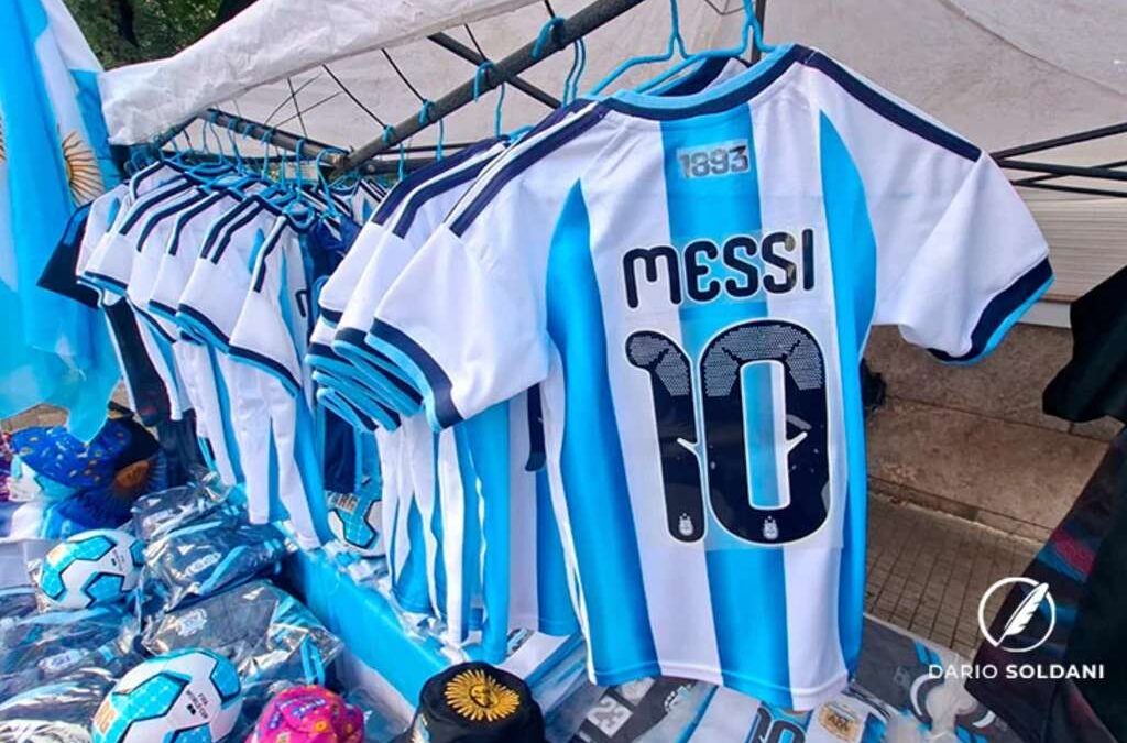 Ni la venta de prendas de la Selección frenó el derrumbe: comerciantes registraron una caída de 9,6% interanual