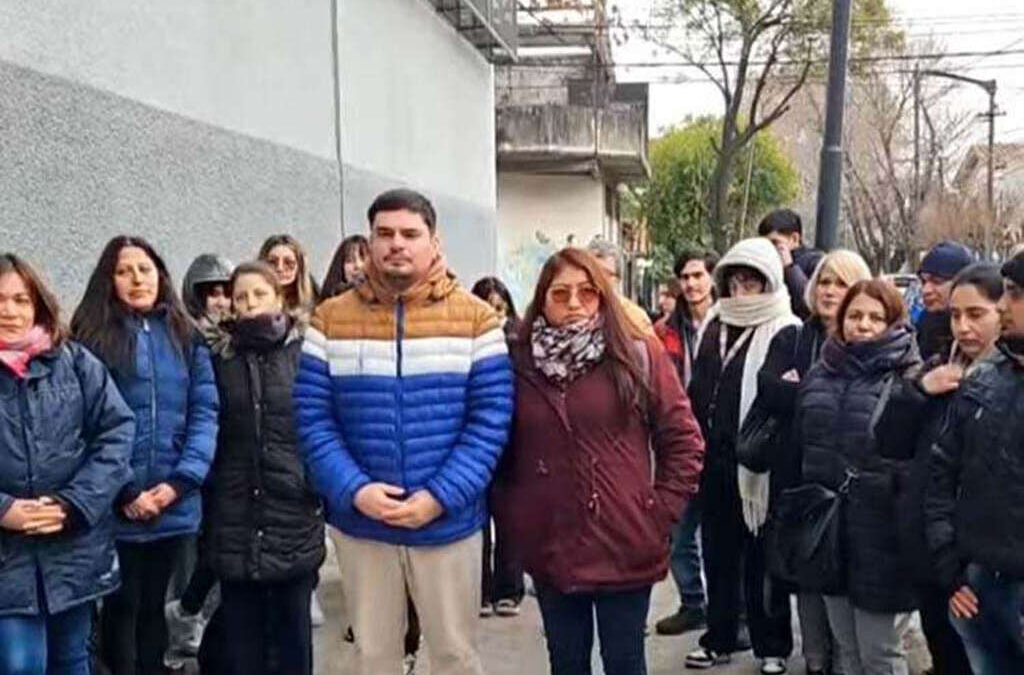 Crisis en la empresa que fabrica las medias de Topper y Selú: denuncian que los nuevos dueños dejaron a 30 trabajadores sin ingresar a la planta