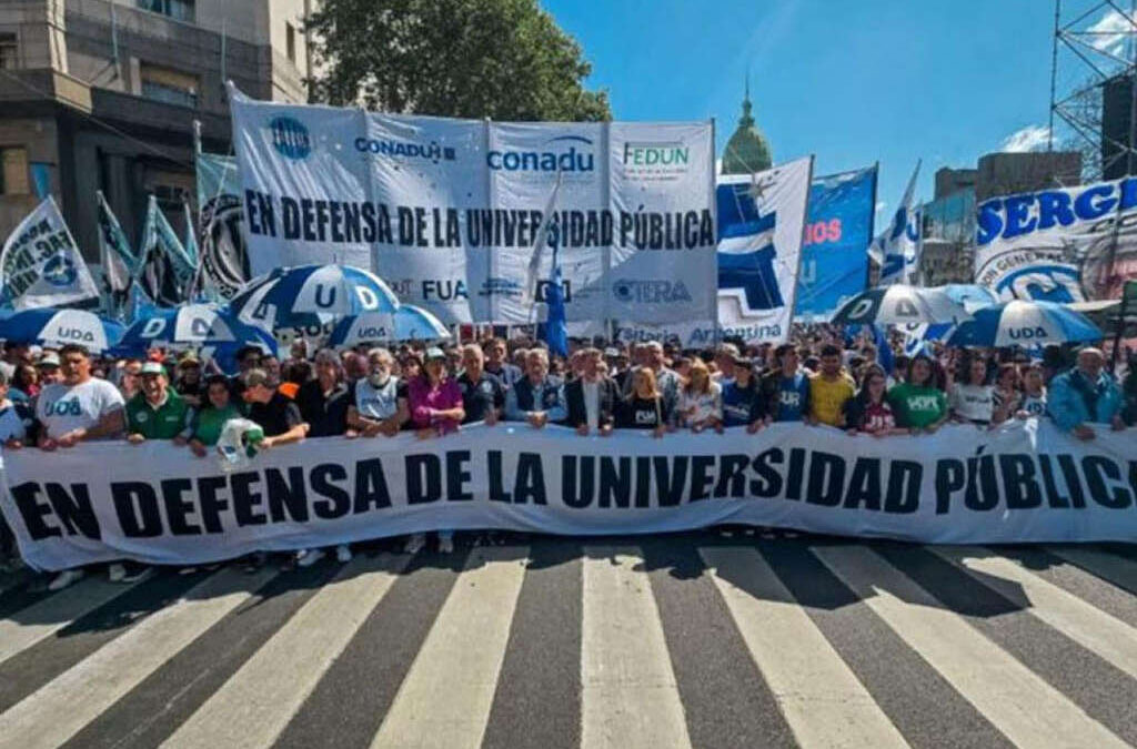 Gremios universitarios anuncian una semana de protestas y advierten que peligra el inicio de clases