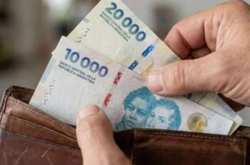 La mitad de los argentinos se percibe de clase baja y el 86% afirmó que su salario perdió contra la inflación