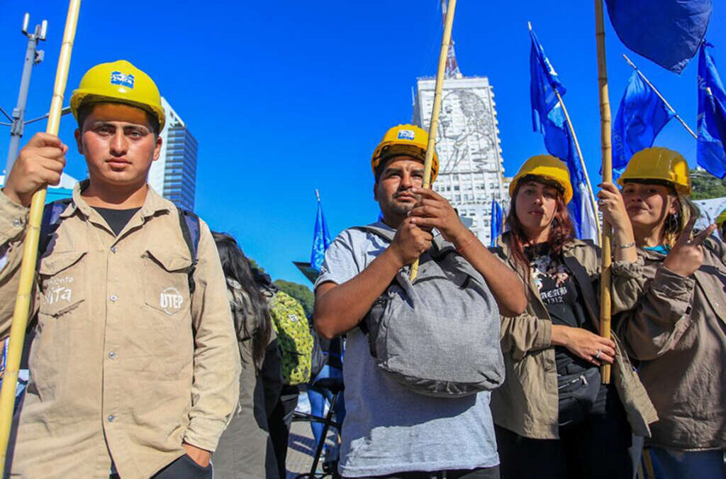 Los movimientos sociales activan un plan de lucha con piquetes y una marcha federal contra el cierre del Volver al Trabajo