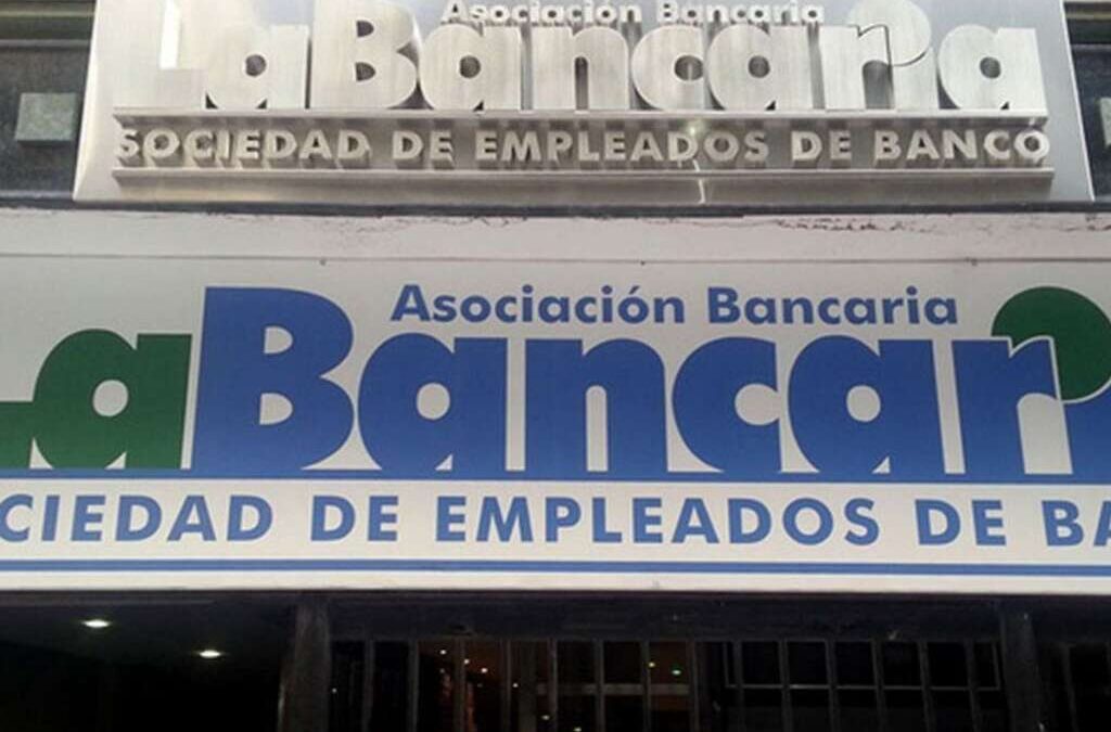 Banco Macro acordó con sus trabajadores la cobertura total de la medicina prepaga y unificó el sistema de bonos por calificación
