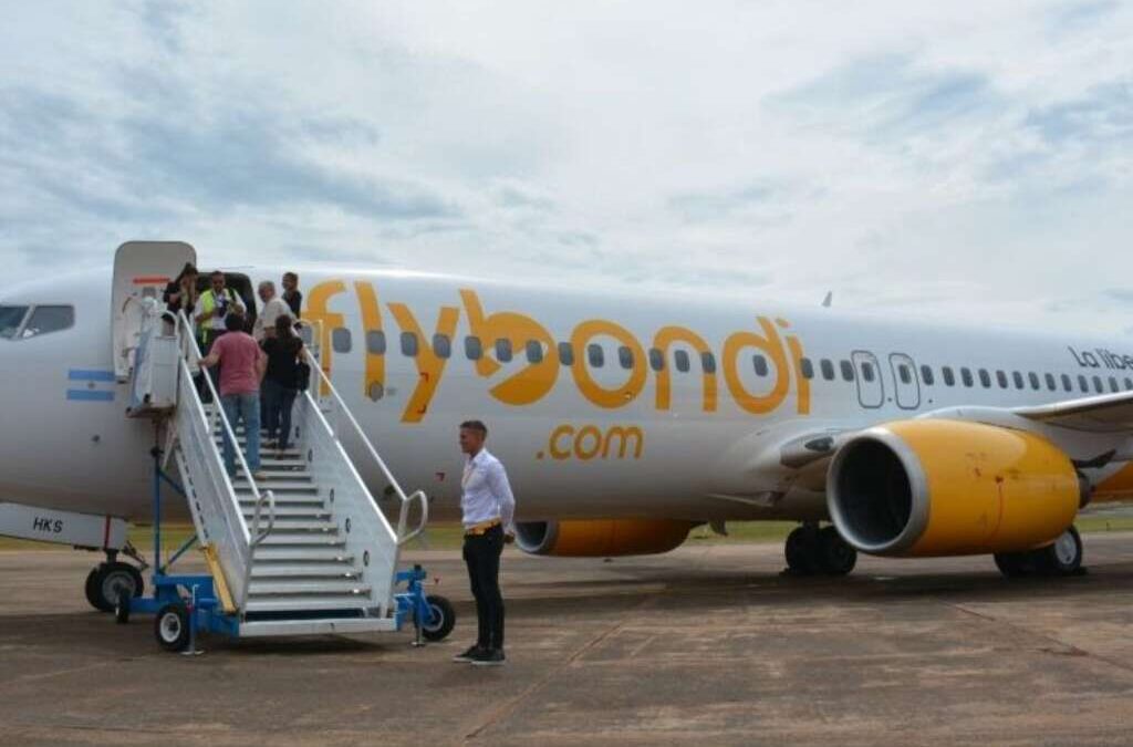 Flybondi anunció que vuelve a volar y los pilotos dicen que es un peligro