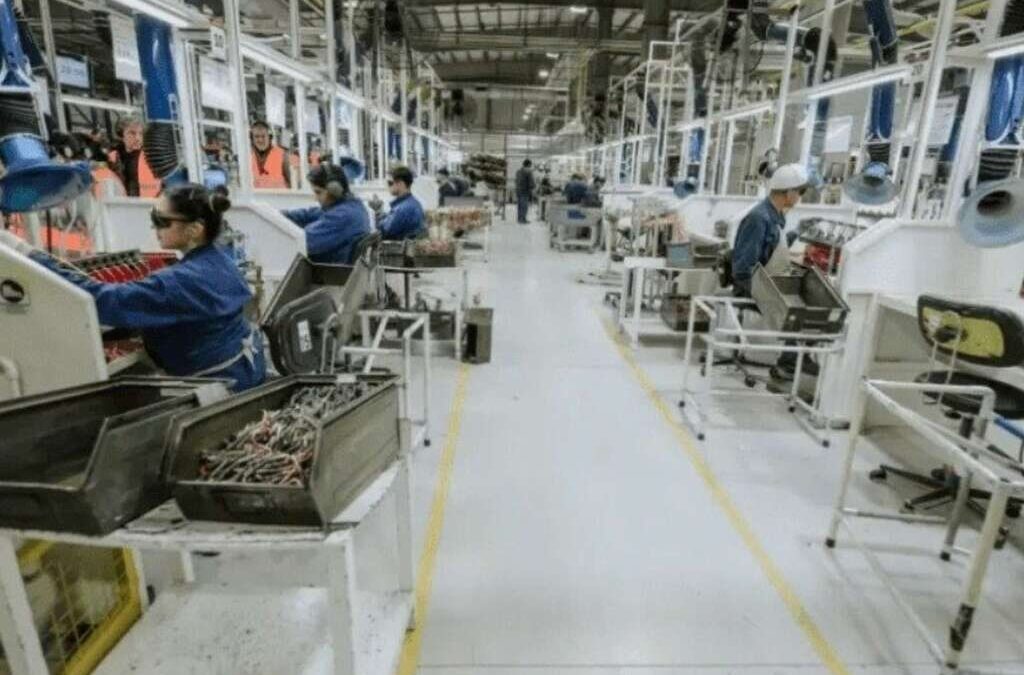 Según los datos, cae el empleo registrado y crecen los informales: “Se profundizó la precarización laboral”