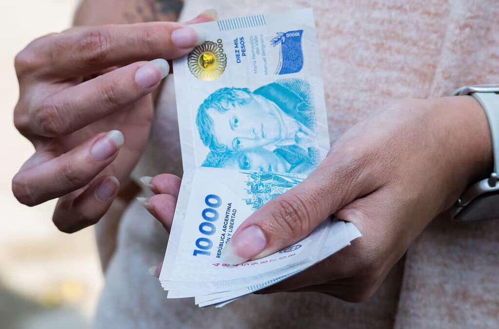 Según el Indec, los salarios subieron 2,2% en mayo y le volvieron a ganar a la inflación
