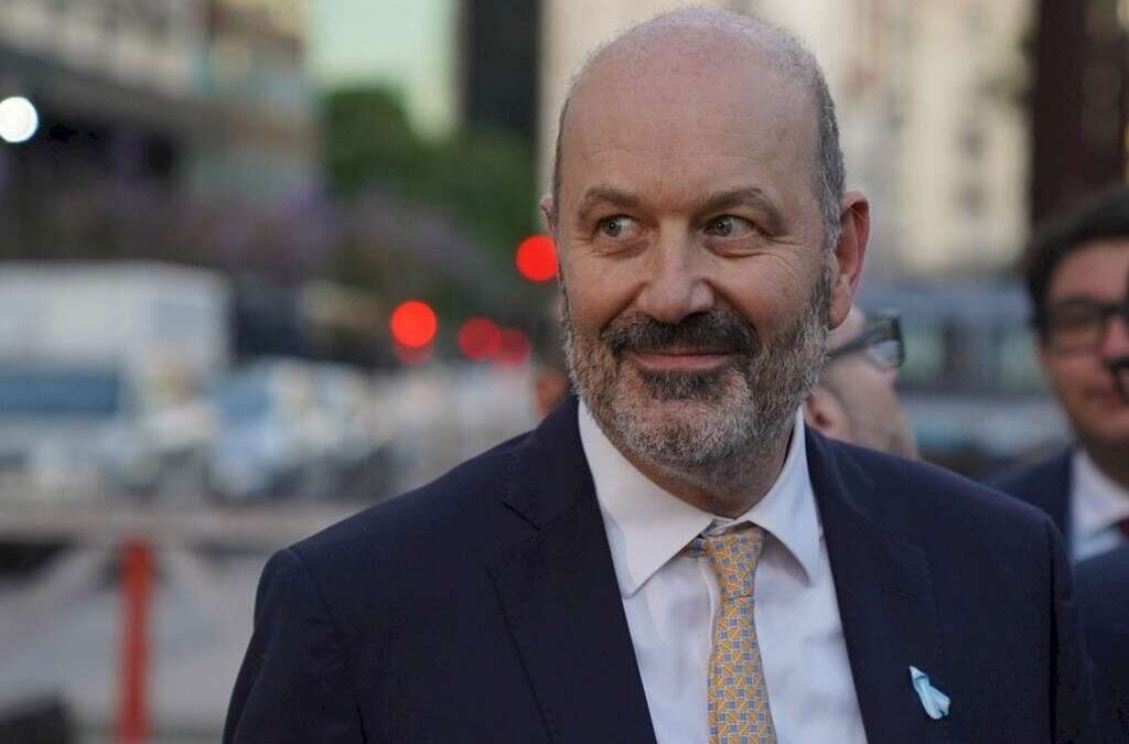 Sturzenegger pide presión empresarial para que los empleados se despeguen de los sindicatos