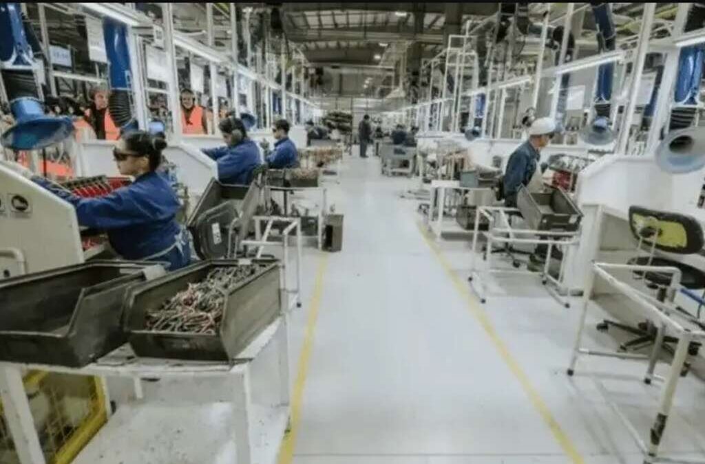 Según los datos, cae el empleo registrado y crecen los informales: «Se profundizó la precarización laboral»