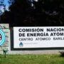 Con un fondo solidario y una marcha, los trabajadores del Centro Atómico Bariloche resisten los despidos en la CNEA