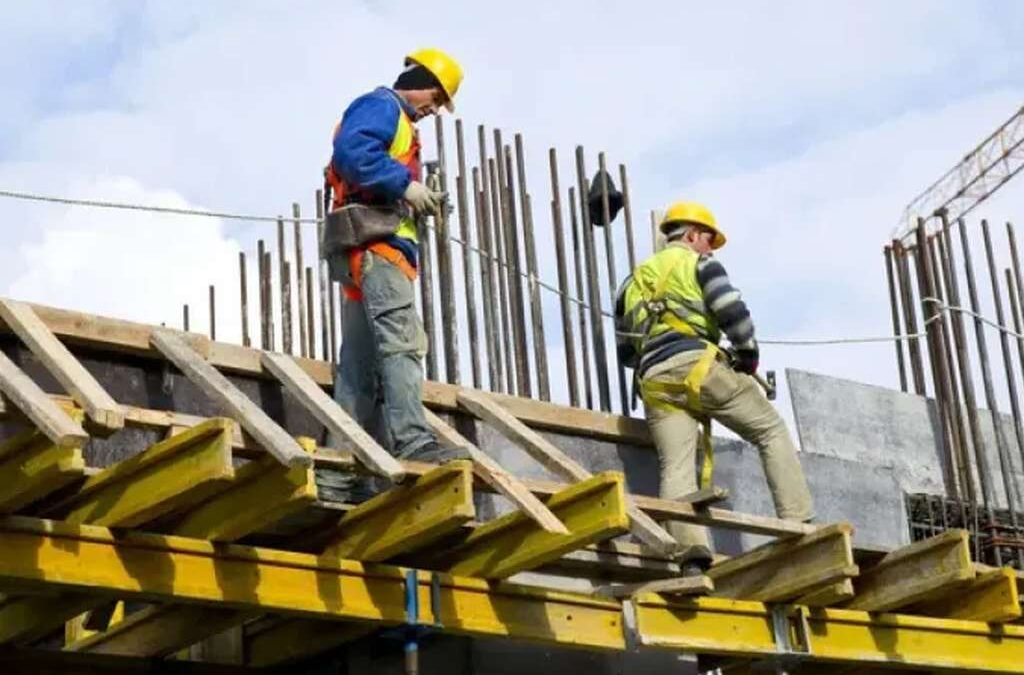 En el último año ya se perdieron más de 140 mil empleos asalariados registrados