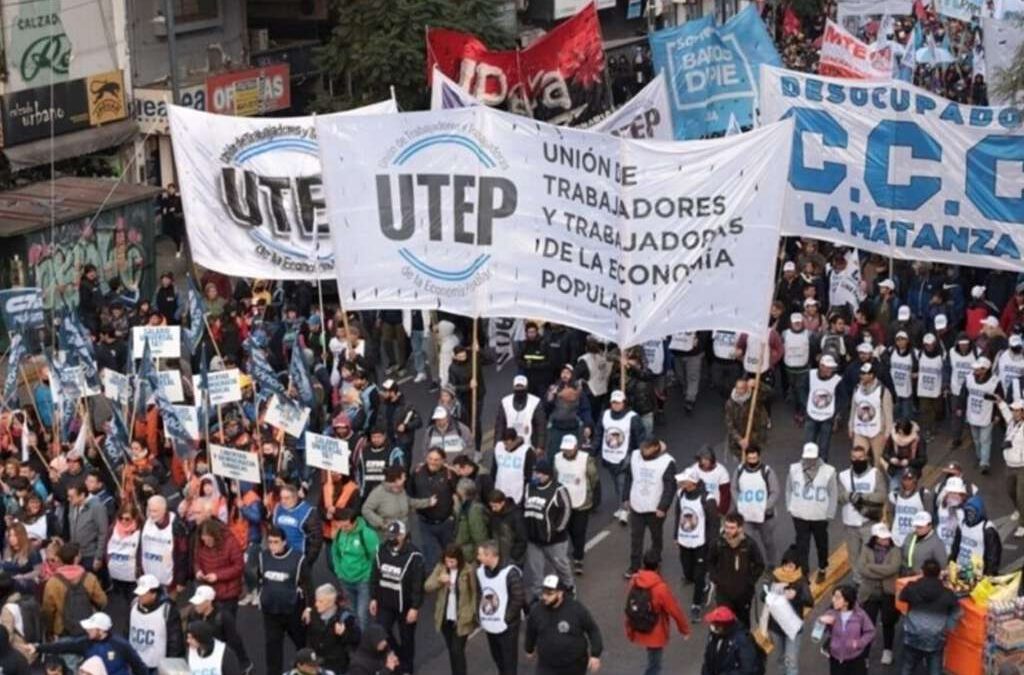 MIÉRCOLES DE PIQUETES EN TODO EL PAÍS CONTRA LA QUITA DE 930.000 PLANES SOCIALES