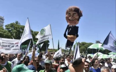 El Frente de Gremios Estatales marcha con las centrales obreras: «El gobierno desguaza el rol social del Estado»