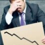 El empleo privado cayó por undécimo mes seguido y los salarios quedaron estancados
